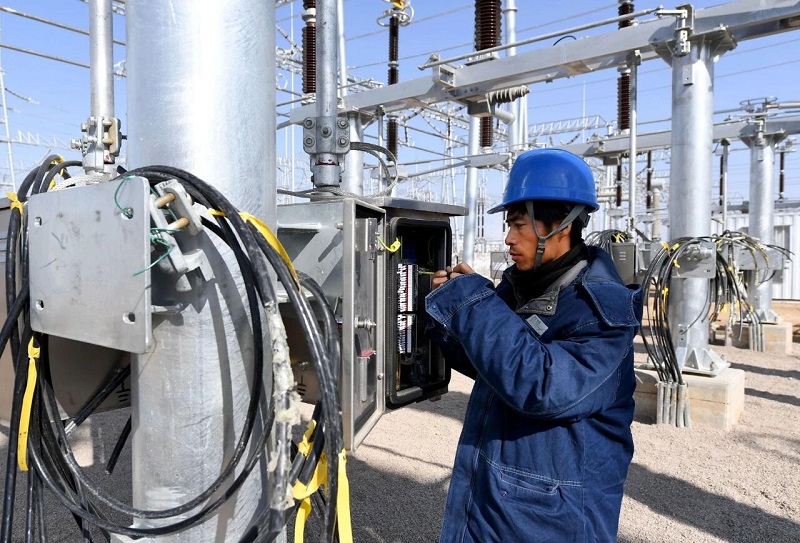 SF₆-kretsbrytare: En kritisk komponent i högspänningsnät, som levererar överlägsen prestanda genom hög elektronegativitet och en bågsläckande förmåga som är 100 gånger högre än luft. SF₆-kretsbrytare: En kritisk komponent i högspänningsnät, som levererar överlägsen prestanda genom hög elektronegativitet och en bågsläckande förmåga som är 100 gånger högre än luft.
